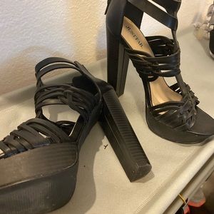 Size 7 black woman’s heels